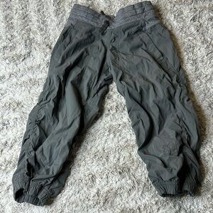 Ivivva girls by Lululemon size 8 Grey leggings